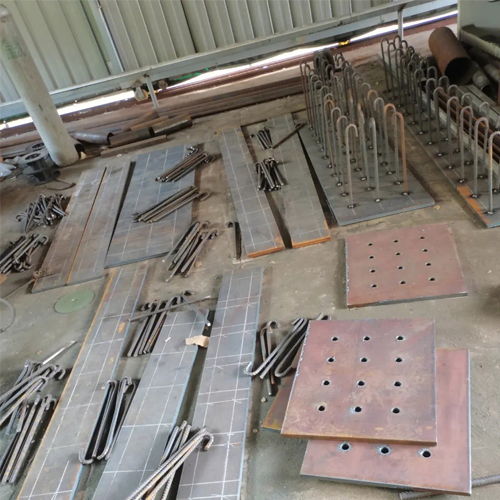 有哪些其他因素会影响曲靖预埋件位置的确定？